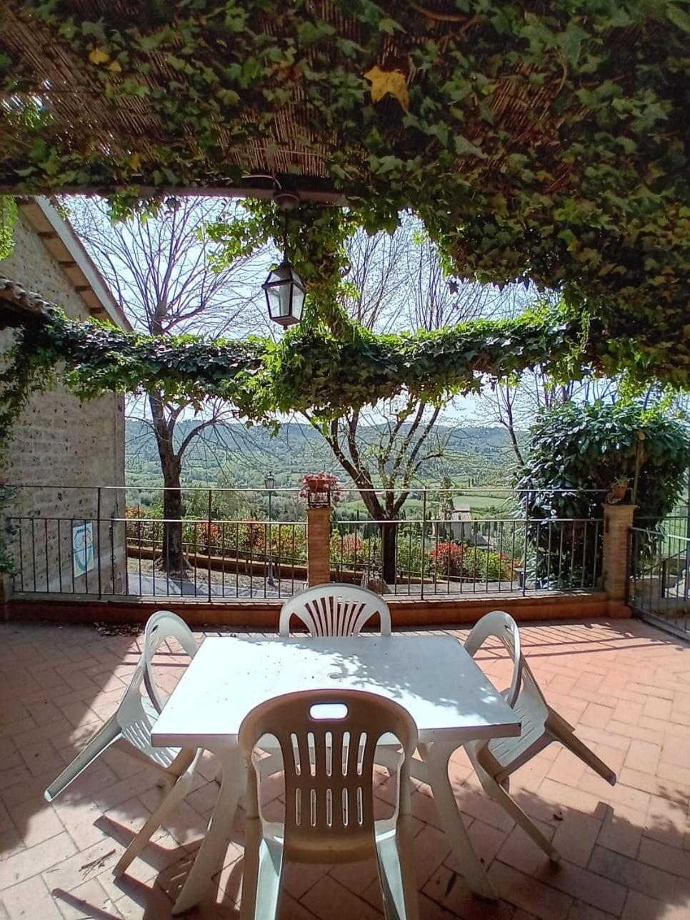 Casa Serafina Trilocale Con Arredi D'Arte E Parcheggio Privato Orvieto Exterior photo